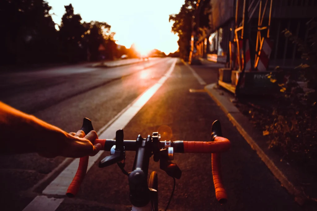 Bicicleta y autobús para mejorar el calculo Cálculo de la Huella de Carbono